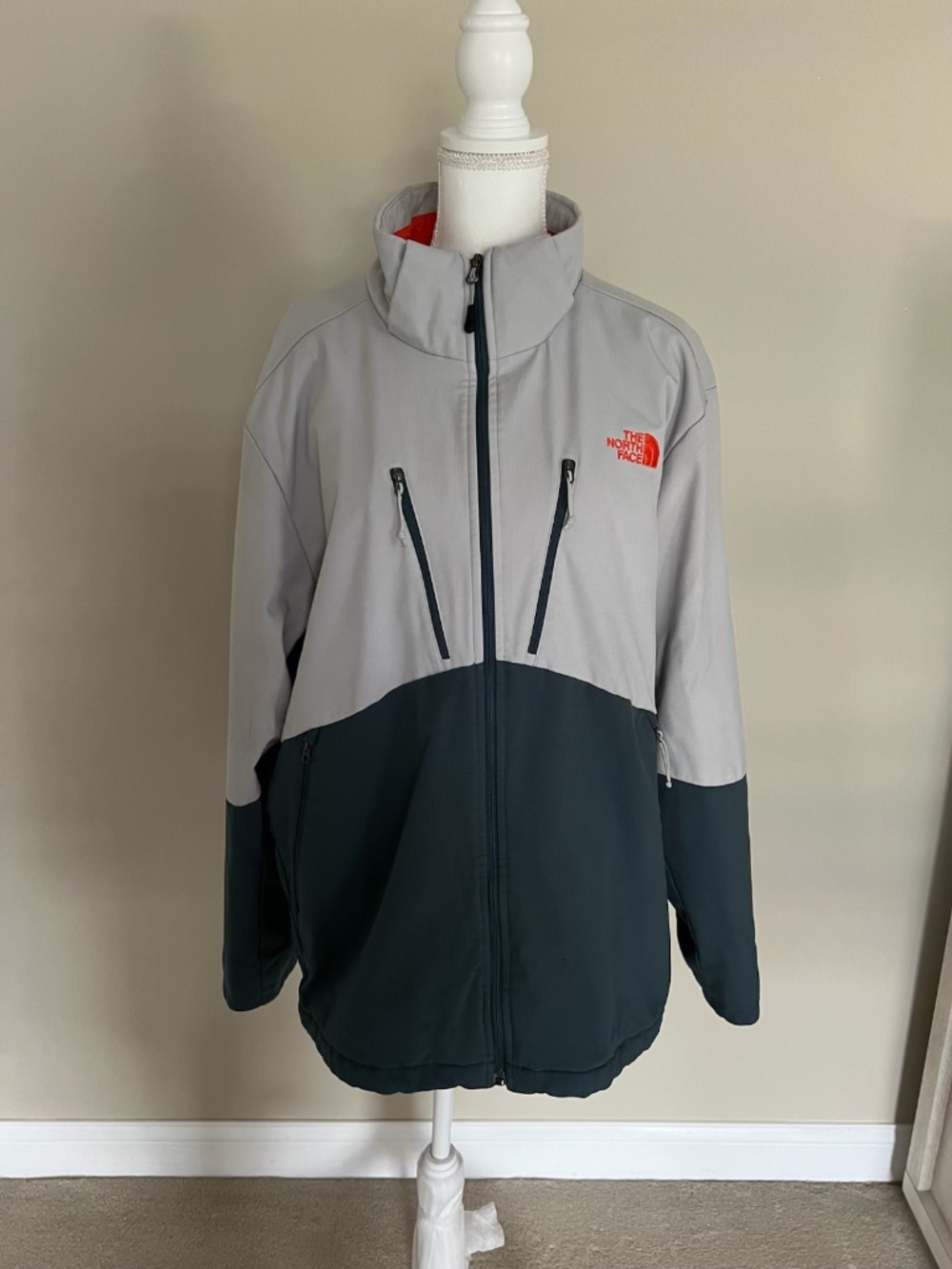 The North Face Men's XXL Gray/Black Windbreaker No Hood